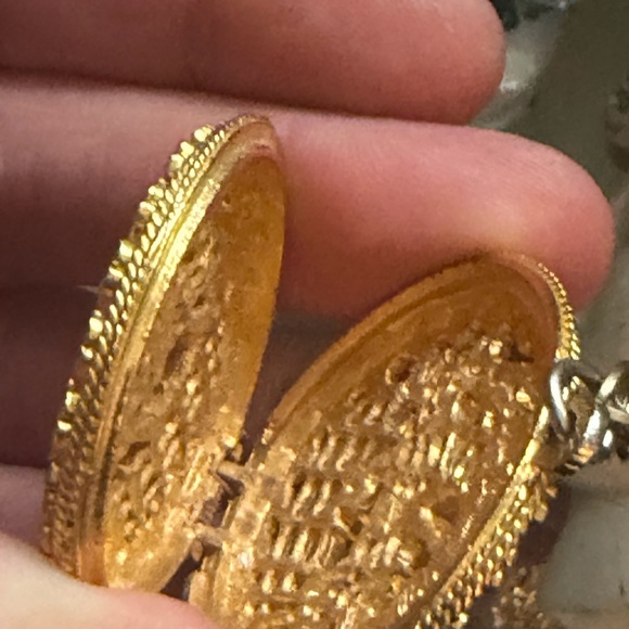 Vintage gold tone filigree Corday unicorn in captivity perfume locket pendant - Picture 2 of 8